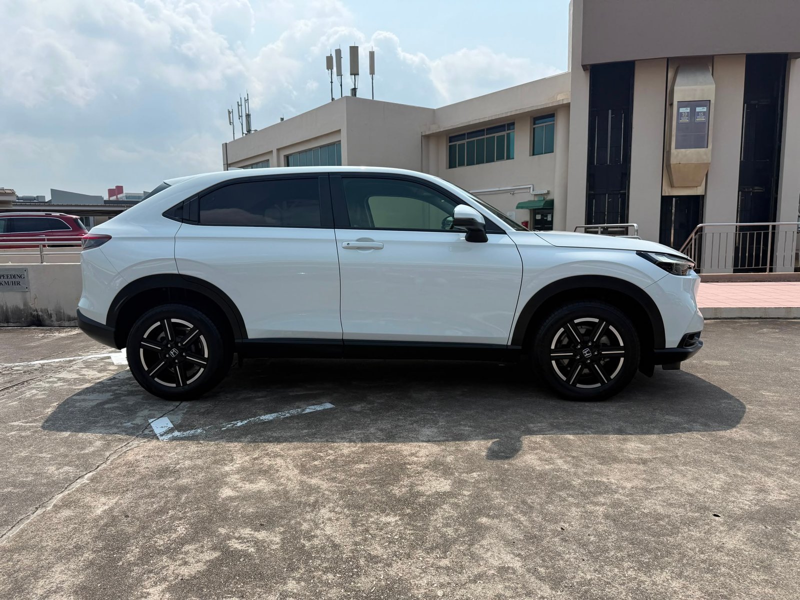 Honda Vezel 1.5G photo 4